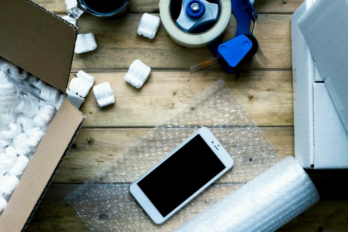 Selling Wholesale Cell Phones to Other Retailers
